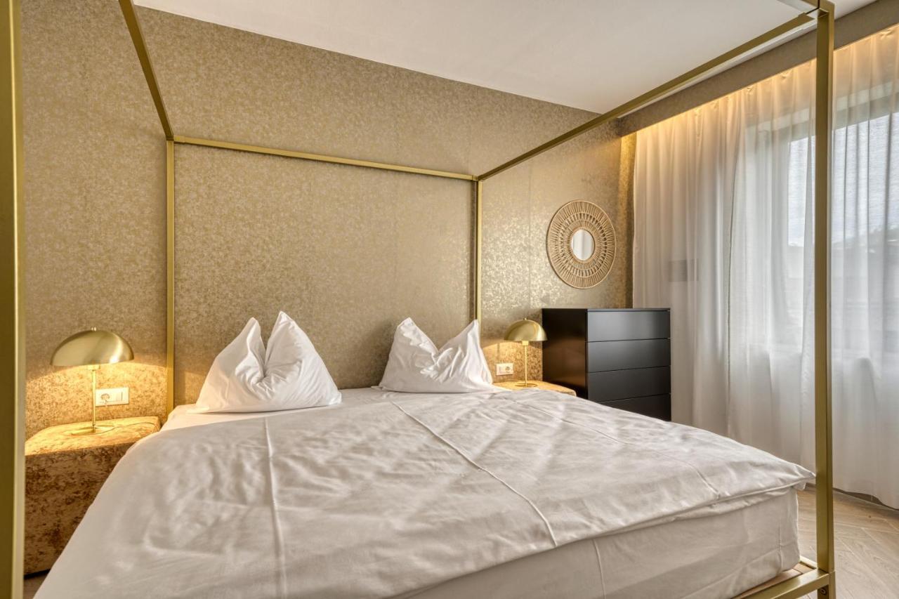 Goldfinger + Suites Lana Kültér fotó