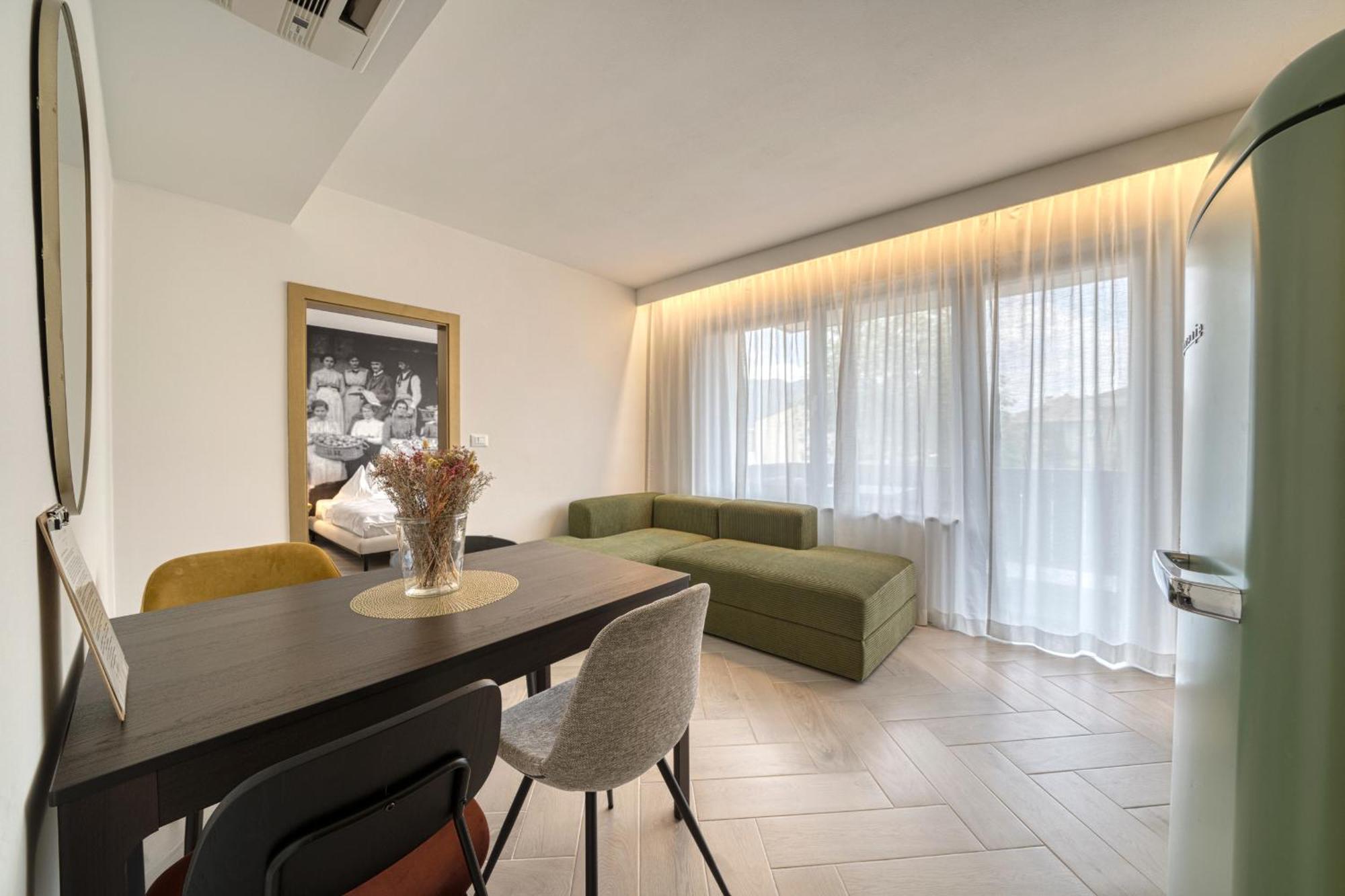 Goldfinger + Suites Lana Kültér fotó