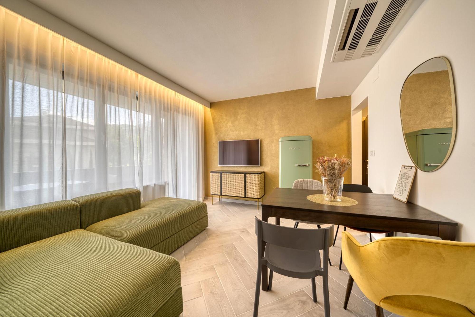Goldfinger + Suites Lana Kültér fotó