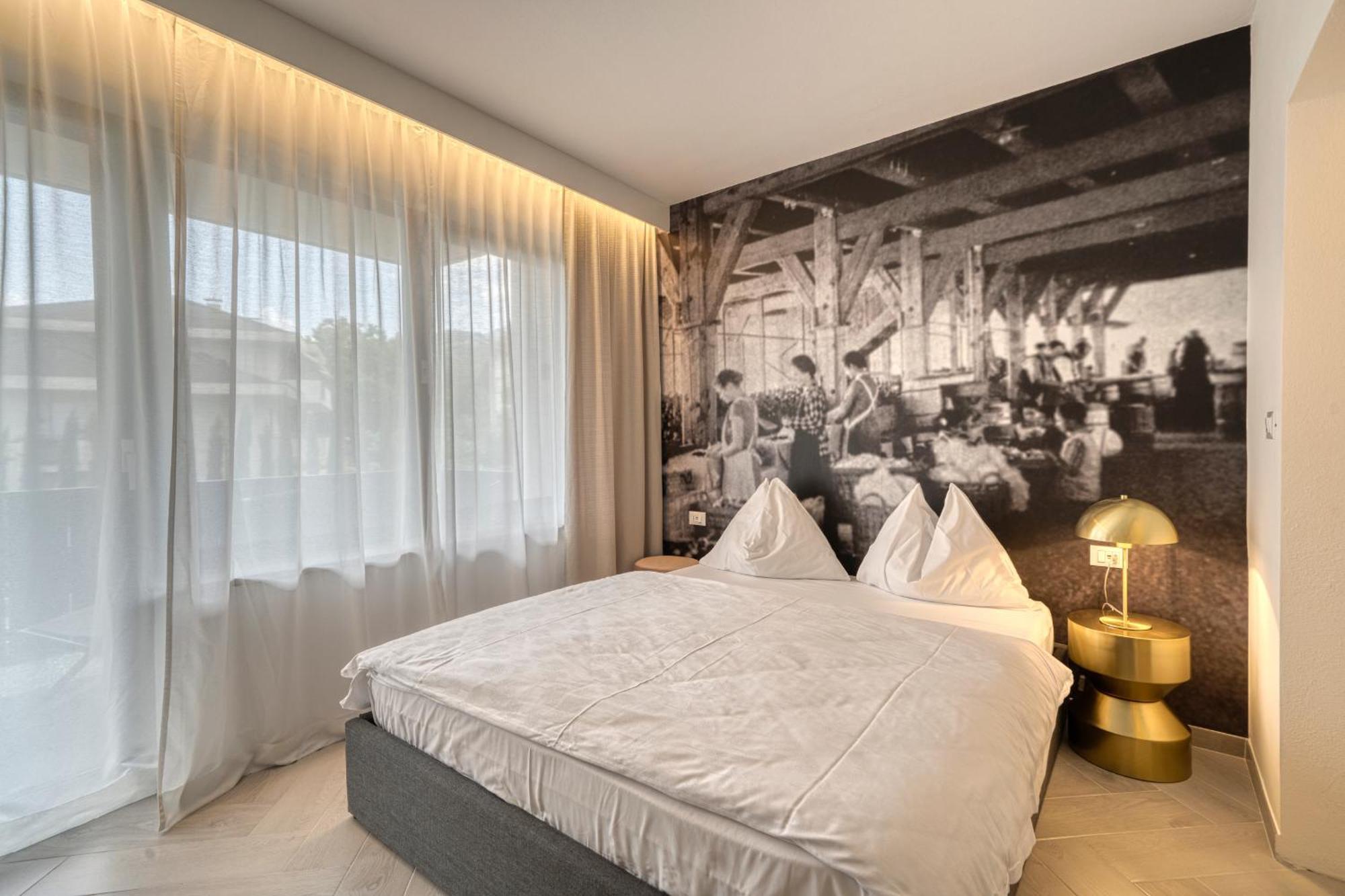 Goldfinger + Suites Lana Kültér fotó
