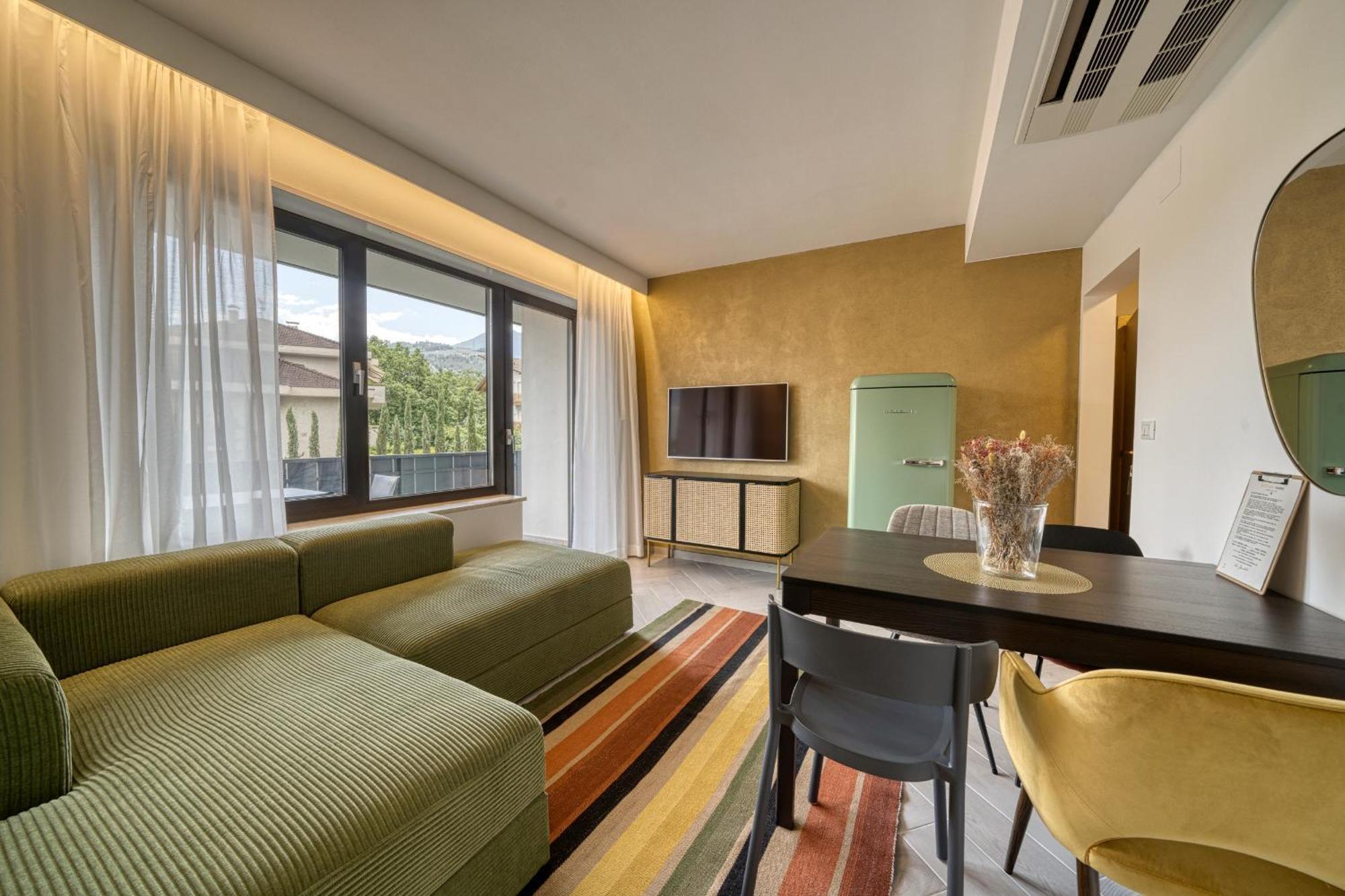 Goldfinger + Suites Lana Kültér fotó