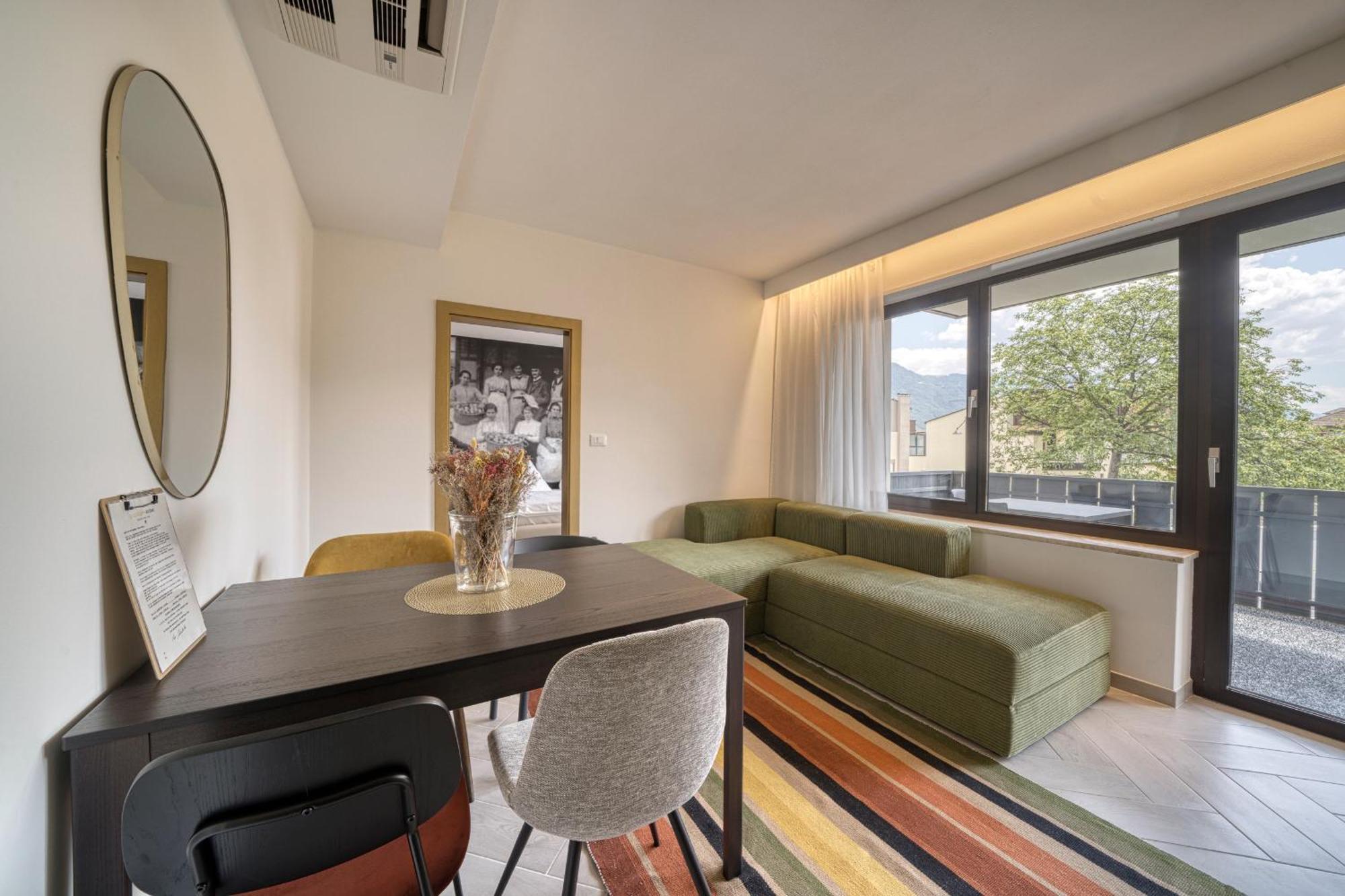 Goldfinger + Suites Lana Kültér fotó