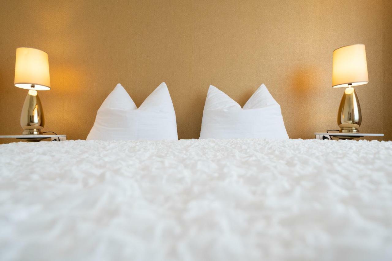 Goldfinger + Suites Lana Kültér fotó